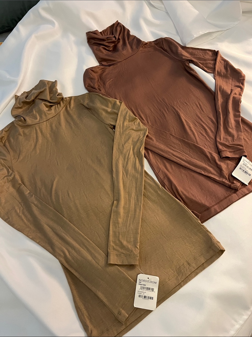 Nordstrom Women’s Long-Sleeve Turtleneck Tops - Gold & Copper